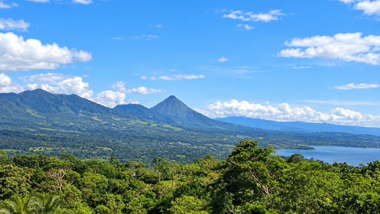 Spacious Family Home with Arenal Volcano Views in Florencia, photo 3