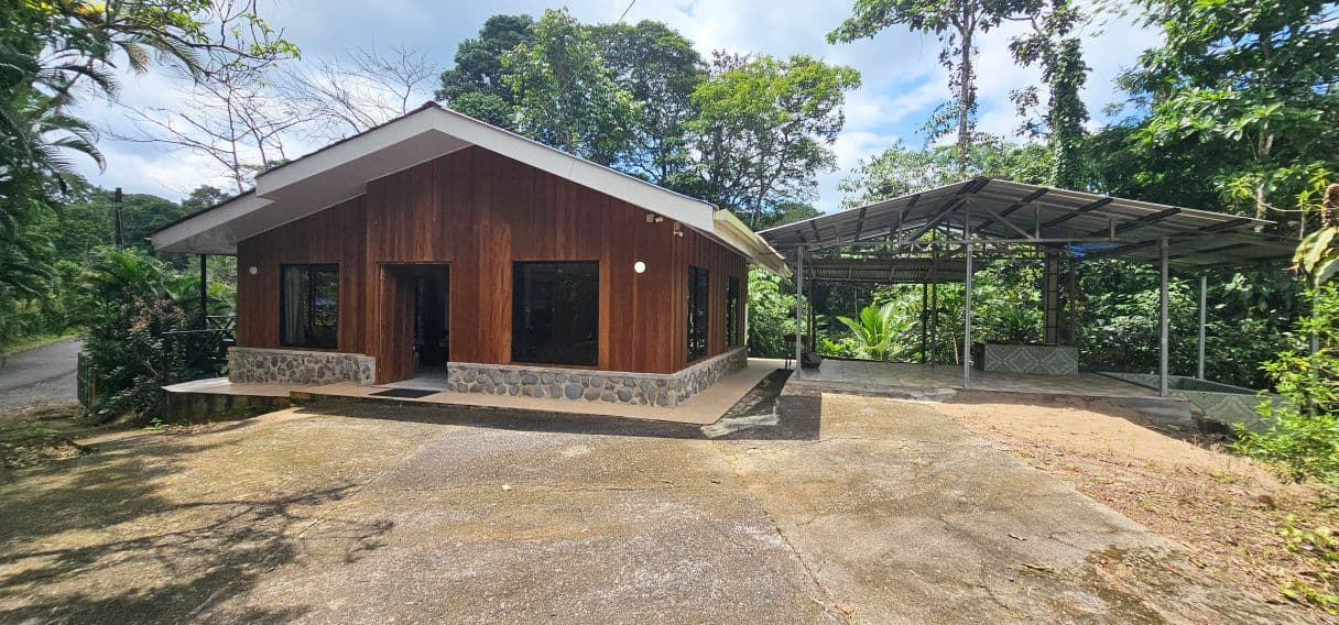 8,000 m² Riverfront Property in La Tigra | Home, Pool, Cabina & Business Potential, photo 2