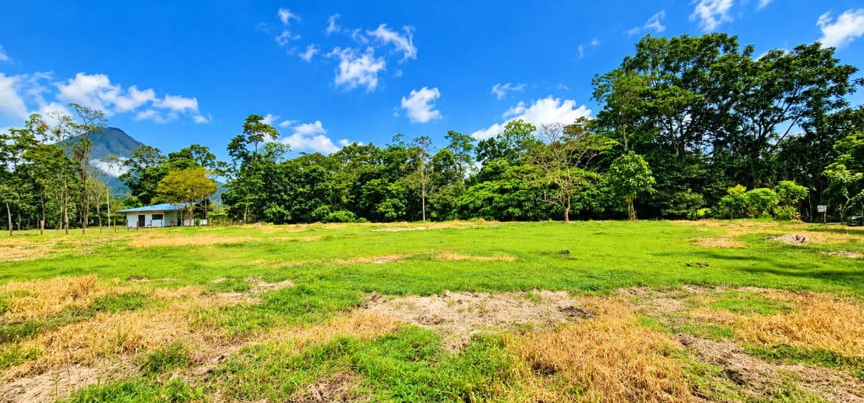 Build in the Heart of La Fortuna – 4,261 m² with Direct Arenal Volcano Views, photo 4