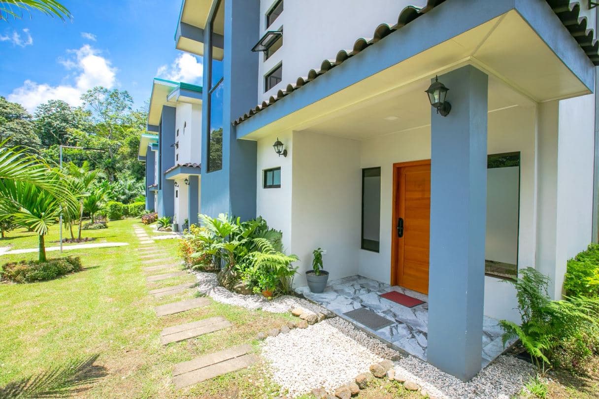 FOR SALE | Arenal Volcano View Investment Property with 4 Houses, Pool & River in La Fortuna, Costa, photo 2