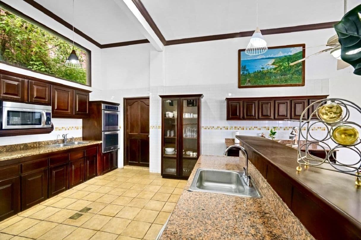 Prestigious 19-Bedroom Coastal Estate with Development Potential in Playa del Coco, photo 27
