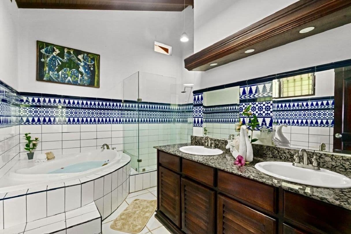 Prestigious 19-Bedroom Coastal Estate with Development Potential in Playa del Coco, photo 23