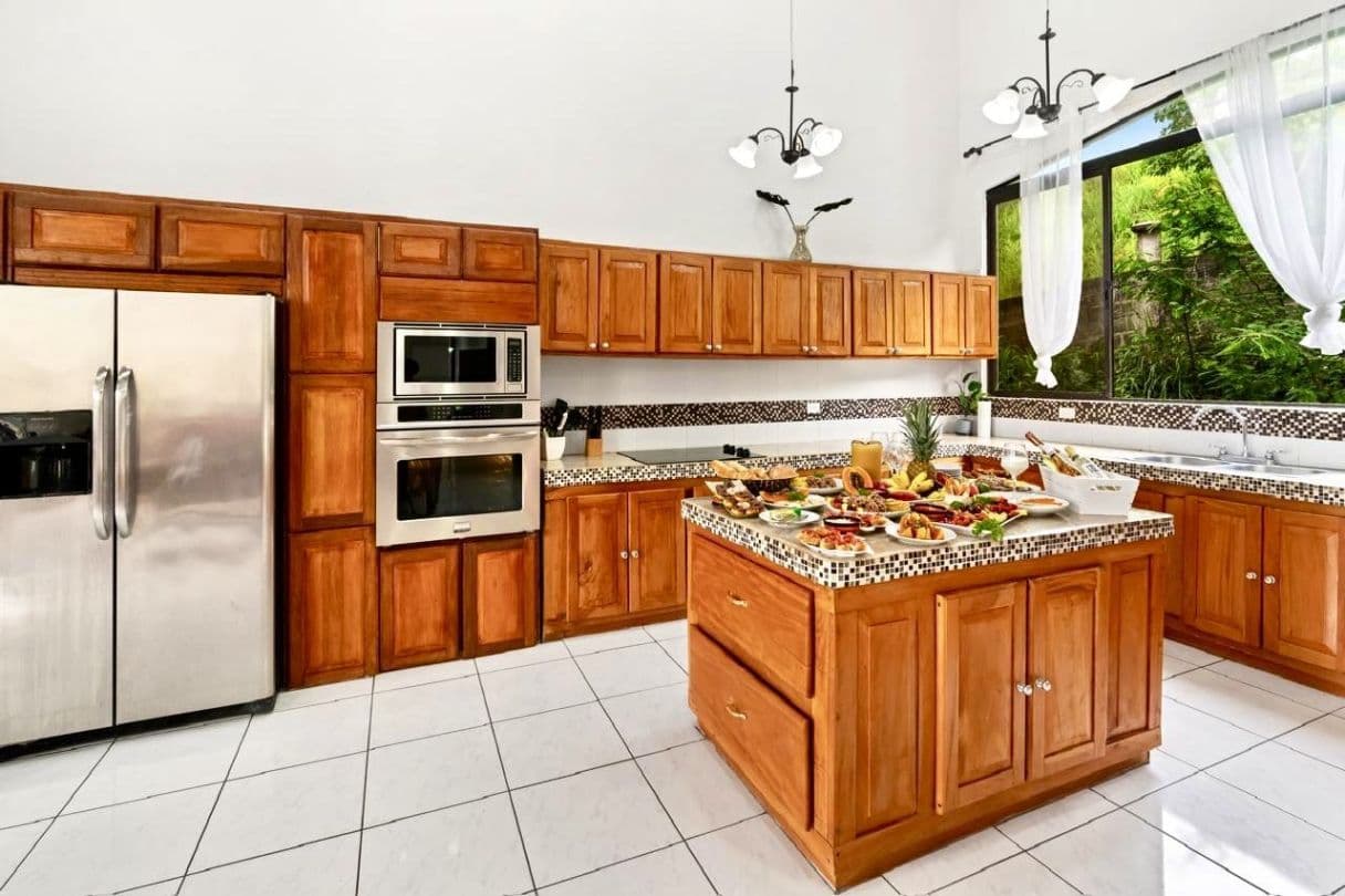 Prestigious 19-Bedroom Coastal Estate with Development Potential in Playa del Coco, photo 14