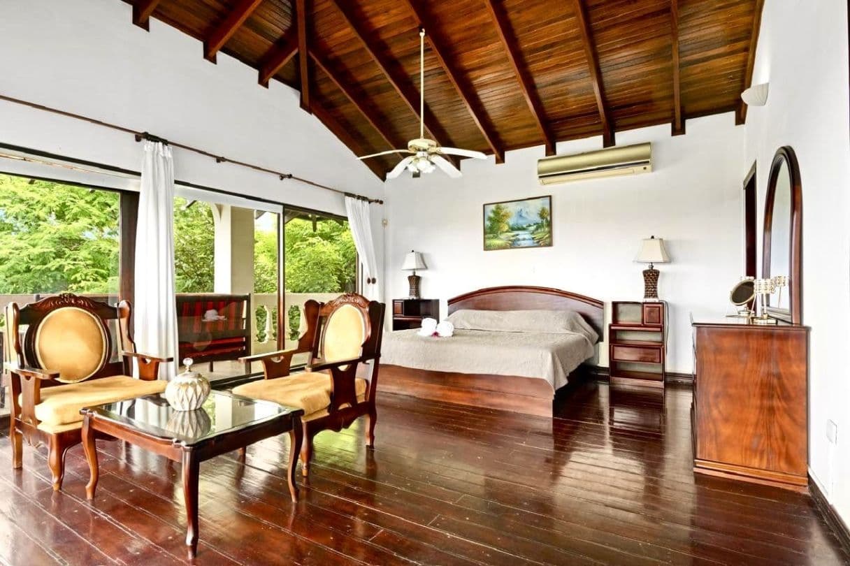 Prestigious 19-Bedroom Coastal Estate with Development Potential in Playa del Coco, photo 18