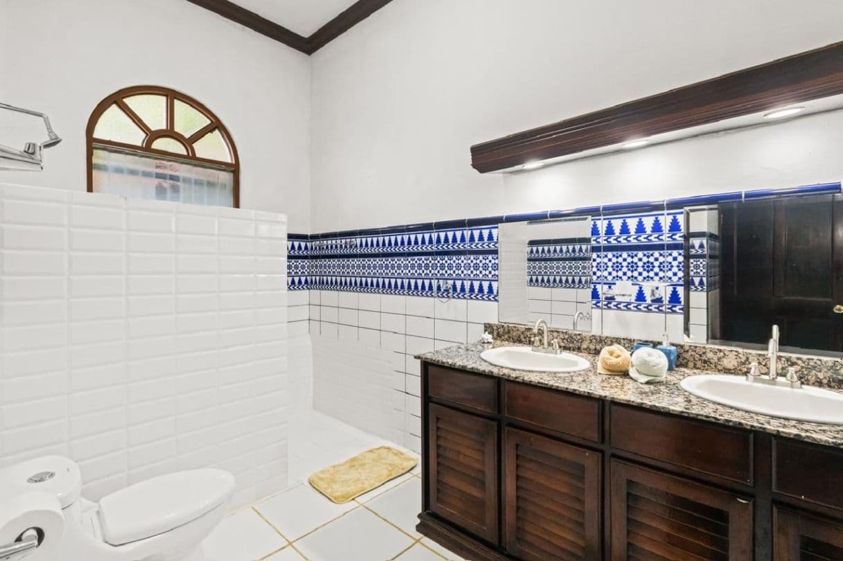 Prestigious 19-Bedroom Coastal Estate with Development Potential in Playa del Coco, photo 24
