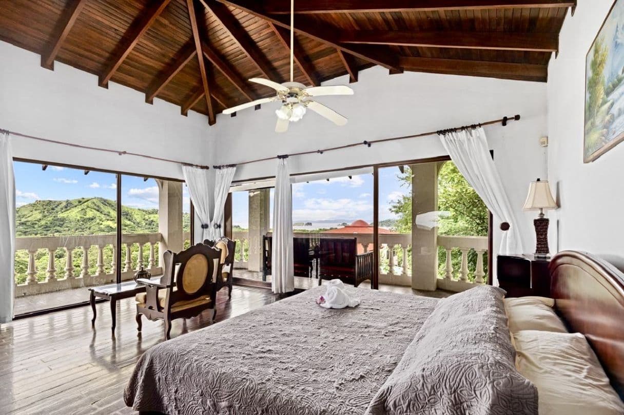 Prestigious 19-Bedroom Coastal Estate with Development Potential in Playa del Coco, photo 20