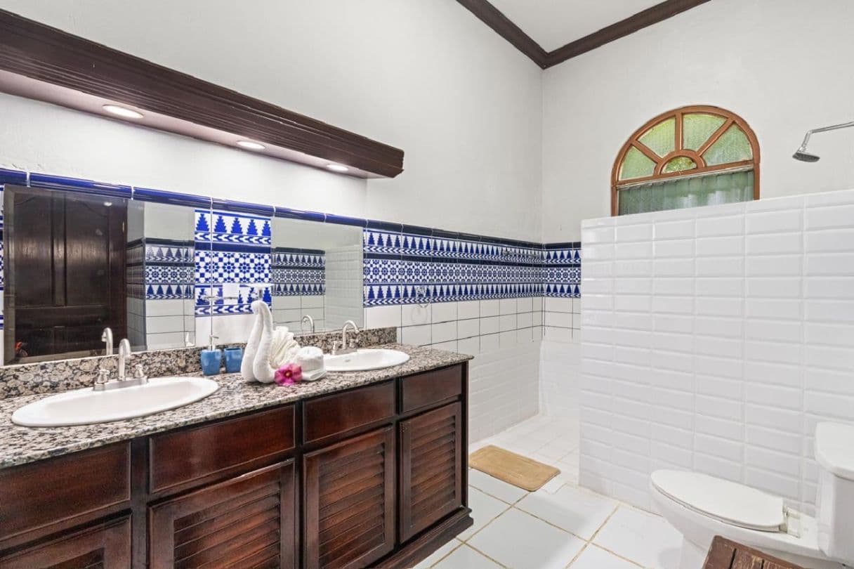 Prestigious 19-Bedroom Coastal Estate with Development Potential in Playa del Coco, photo 26