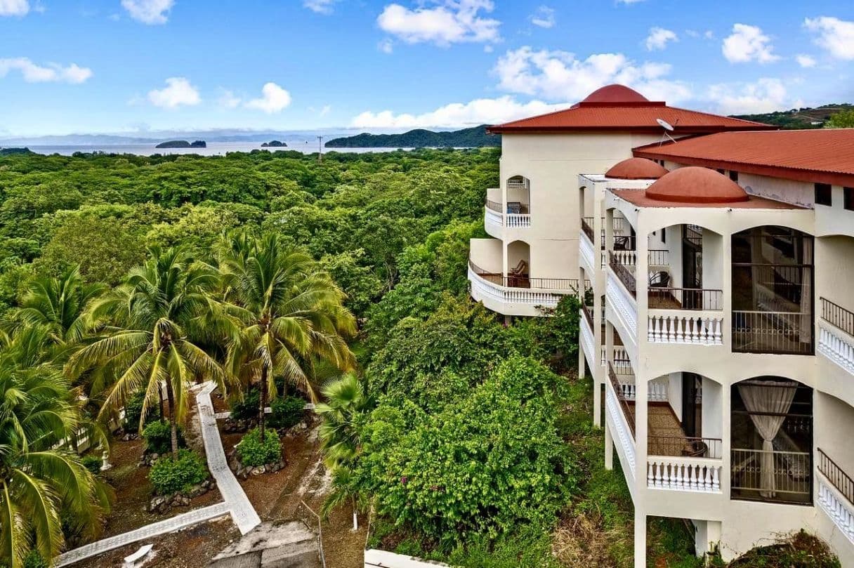 Prestigious 19-Bedroom Coastal Estate with Development Potential in Playa del Coco, photo 2