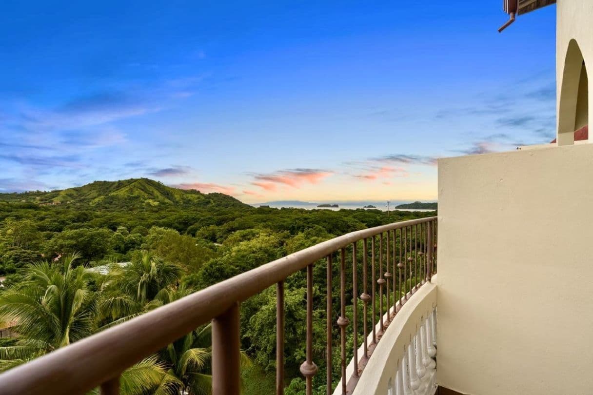 Prestigious 19-Bedroom Coastal Estate with Development Potential in Playa del Coco, photo 8