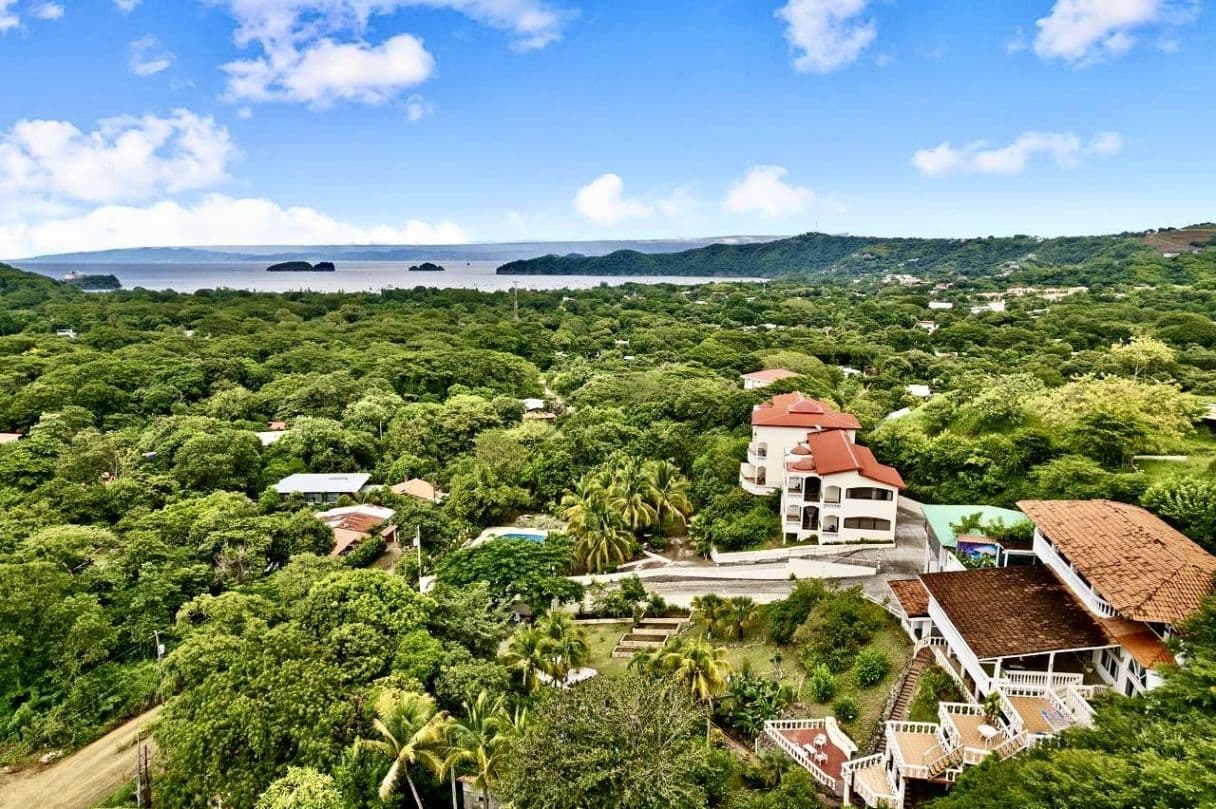 Prestigious 19-Bedroom Coastal Estate with Development Potential in Playa del Coco, photo 4