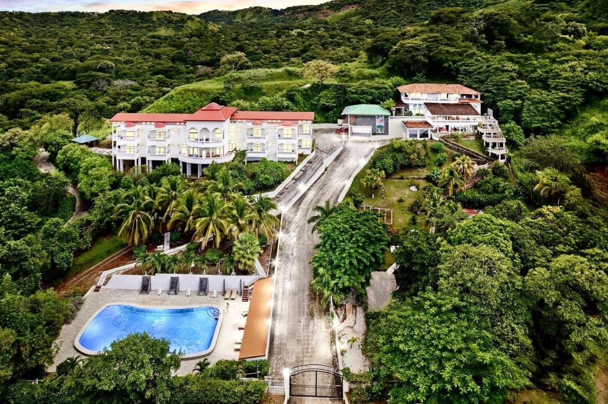 Prestigious 19-Bedroom Coastal Estate with Development Potential in Playa del Coco
