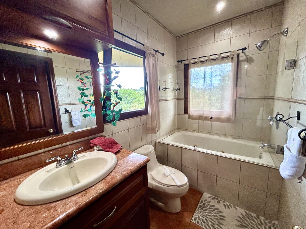 Waterfront Lake Arenal Villa with Guest Casita in Exclusive Buena Vista Community, photo 20