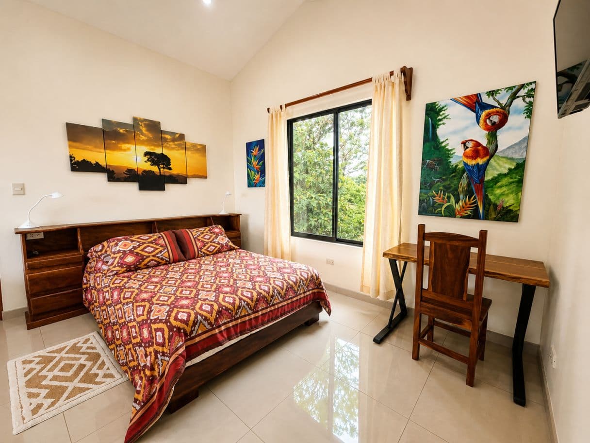 Dual-Residence Lake View Property in the Heart of Nuevo Arenal, photo 11