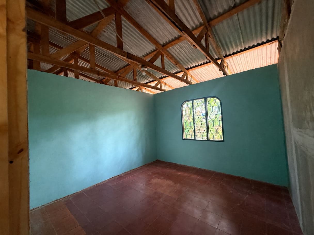 Home on a Spacious Lot with Residential and Commercial Use in Santa Clara de Upala, photo 11