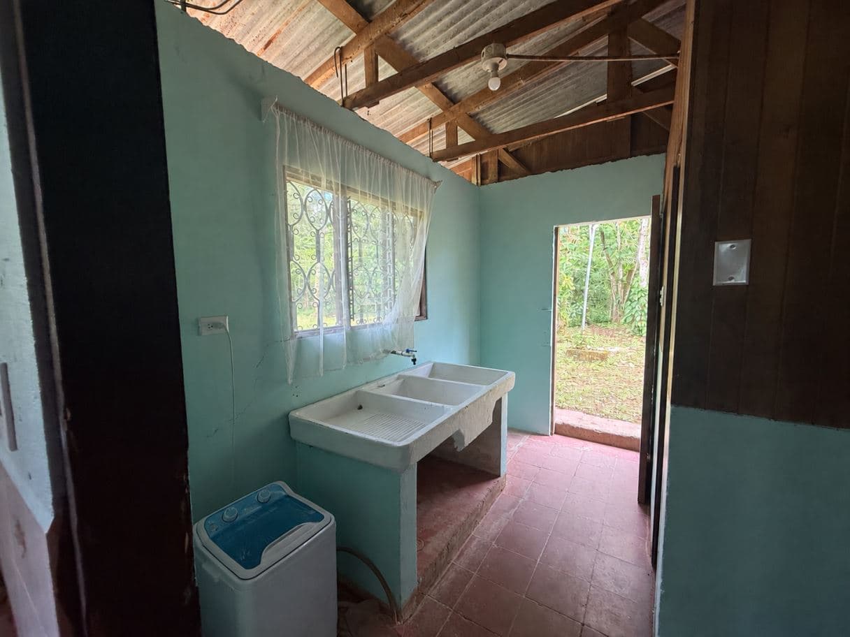 Home on a Spacious Lot with Residential and Commercial Use in Santa Clara de Upala, photo 12