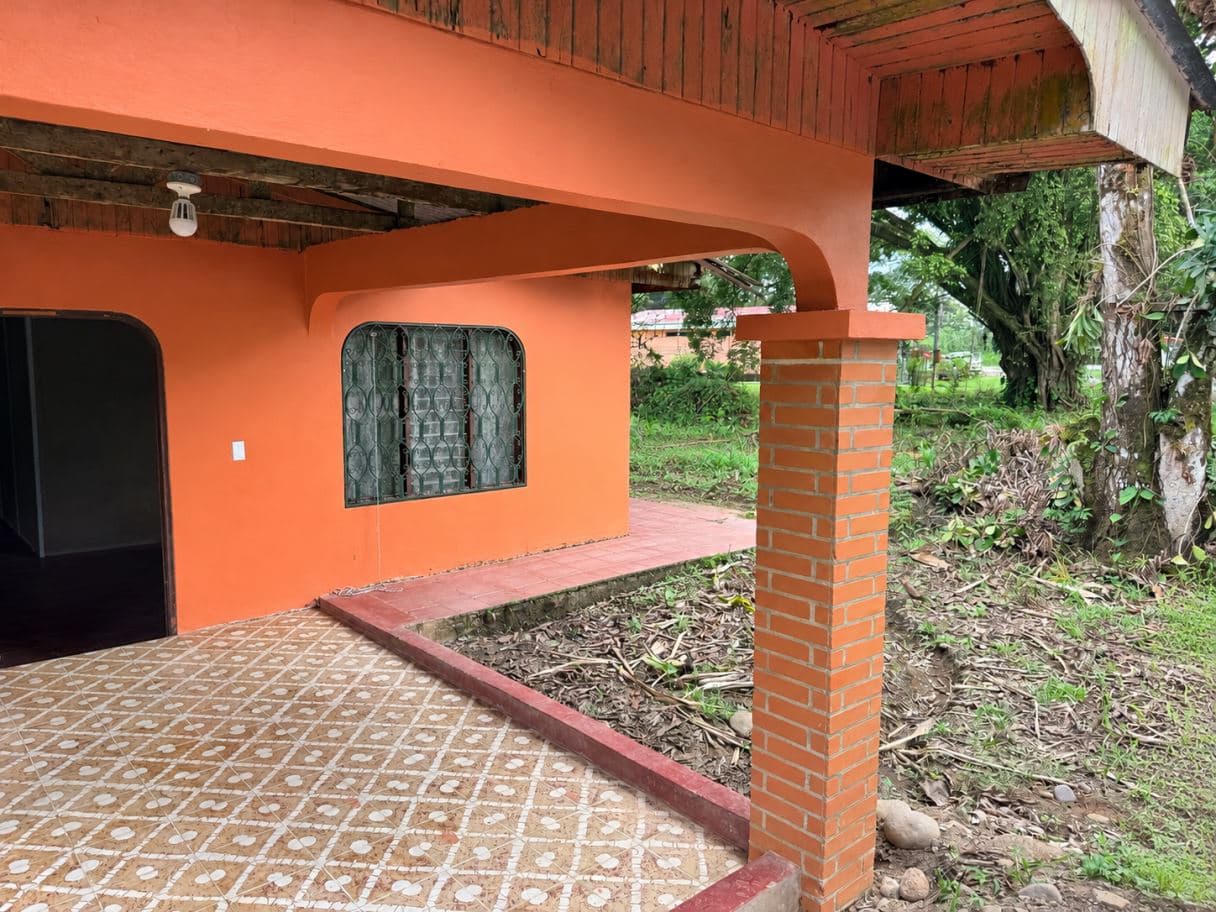 Home on a Spacious Lot with Residential and Commercial Use in Santa Clara de Upala, photo 10