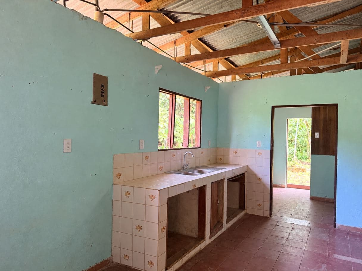 Home on a Spacious Lot with Residential and Commercial Use in Santa Clara de Upala, photo 6