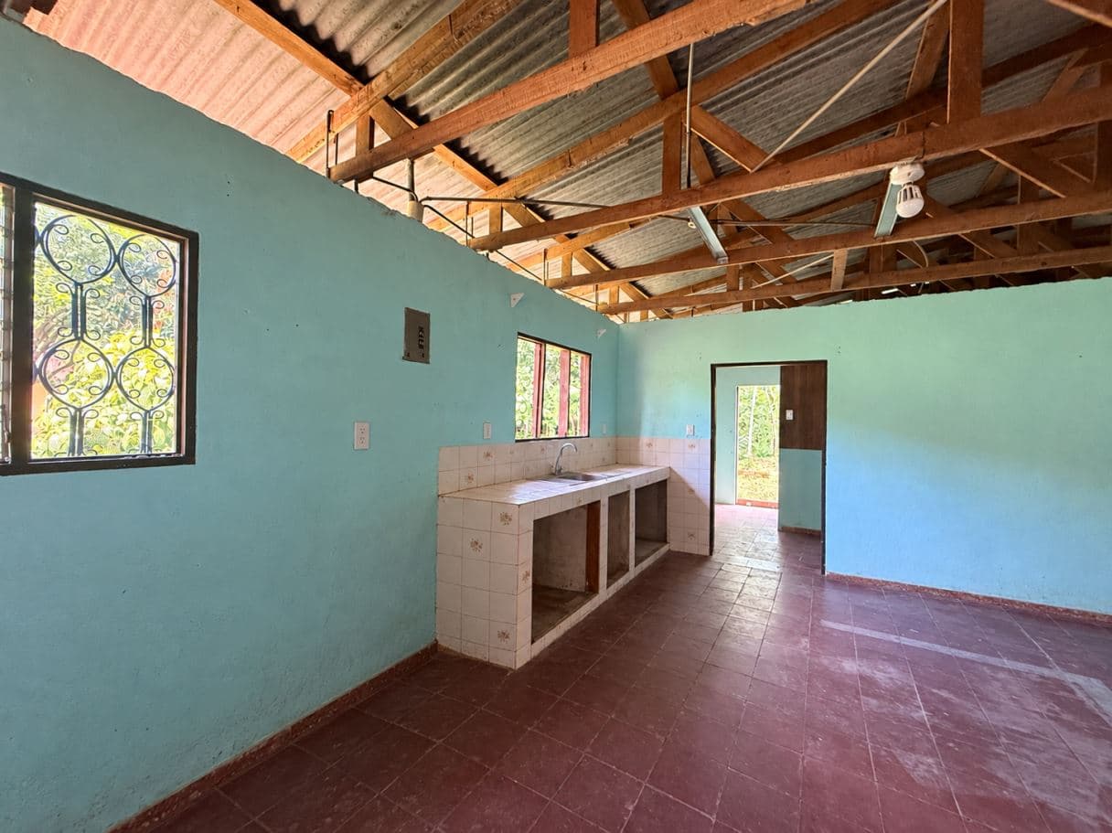 Home on a Spacious Lot with Residential and Commercial Use in Santa Clara de Upala, photo 9