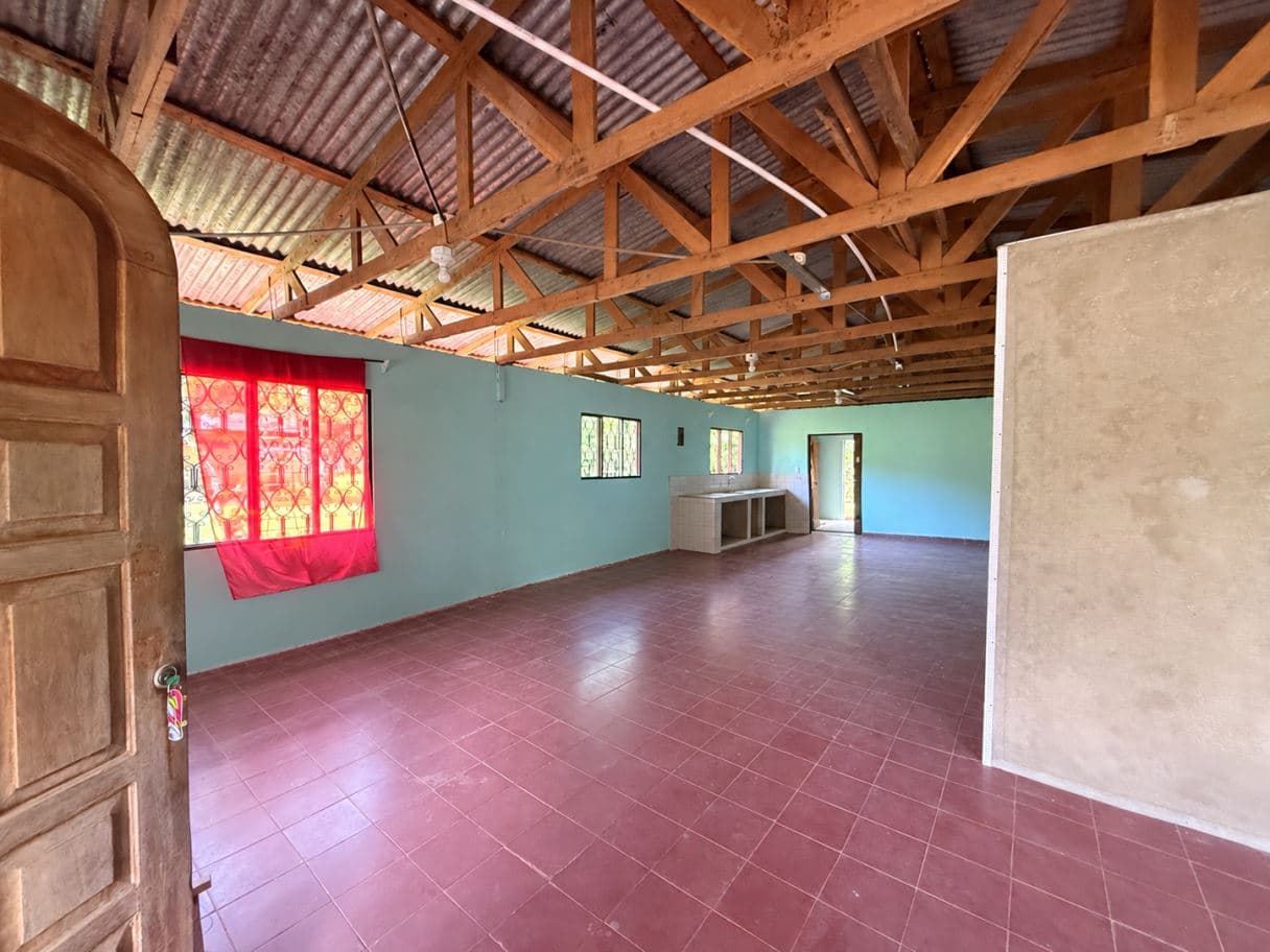 Home on a Spacious Lot with Residential and Commercial Use in Santa Clara de Upala, photo 5