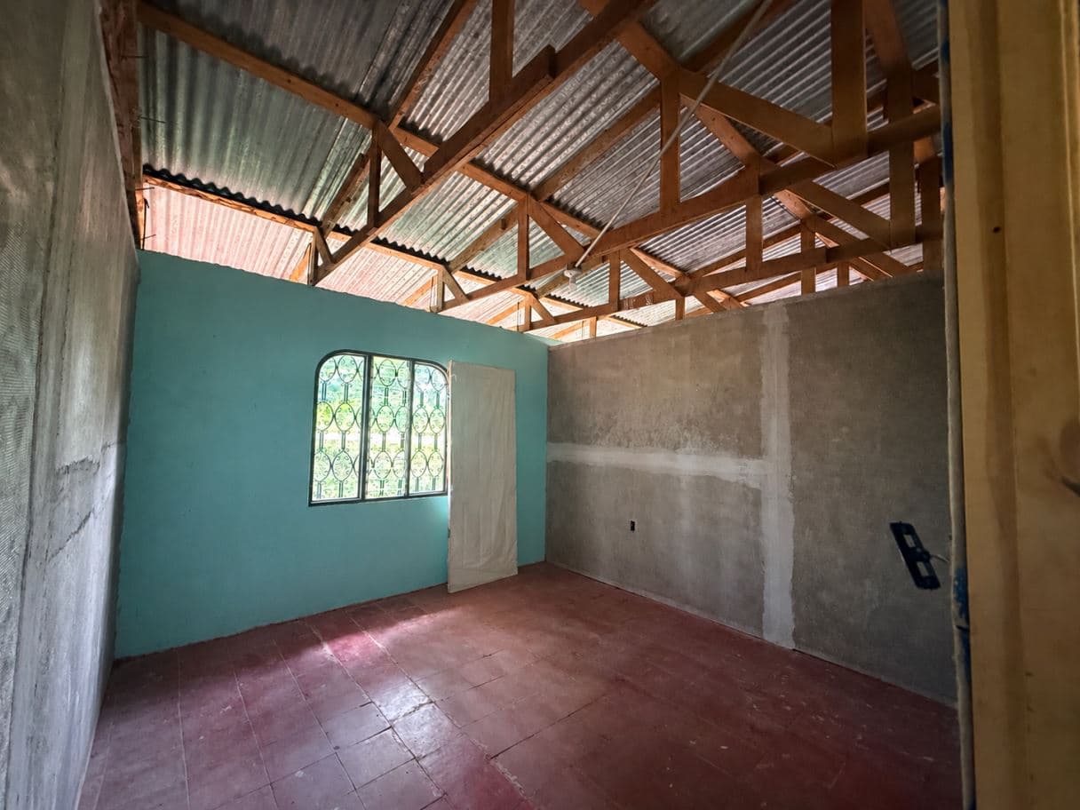 Home on a Spacious Lot with Residential and Commercial Use in Santa Clara de Upala, photo 7