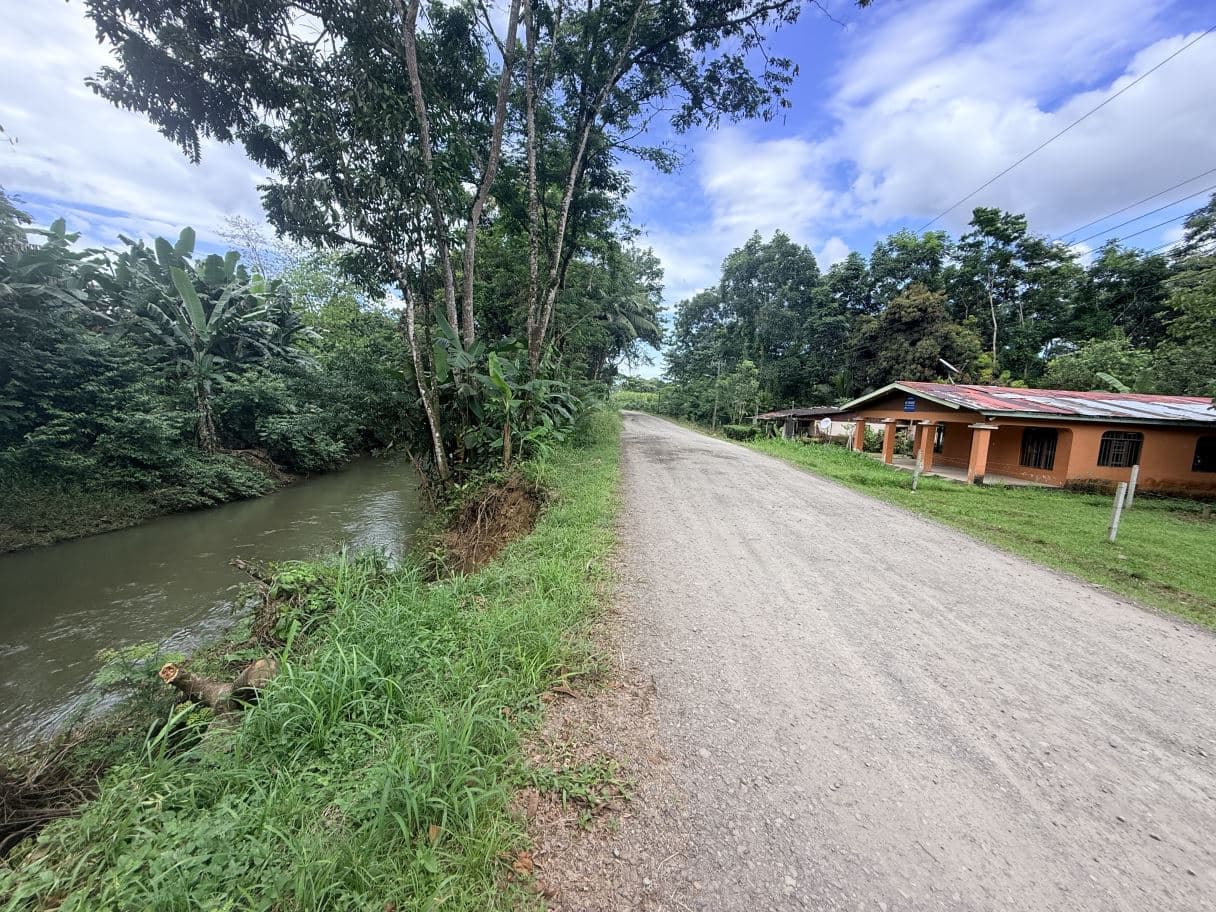 Home on a Spacious Lot with Residential and Commercial Use in Santa Clara de Upala, photo 18