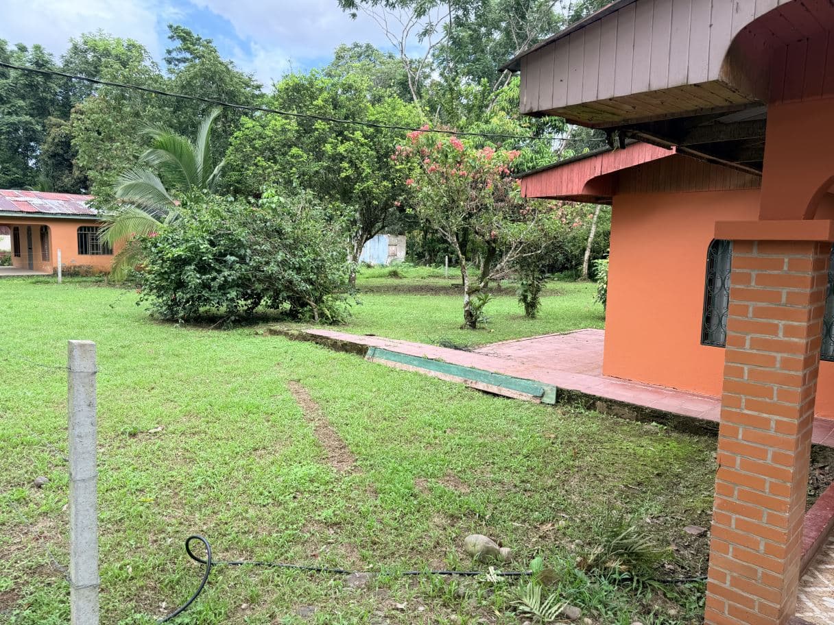 Home on a Spacious Lot with Residential and Commercial Use in Santa Clara de Upala, photo 13