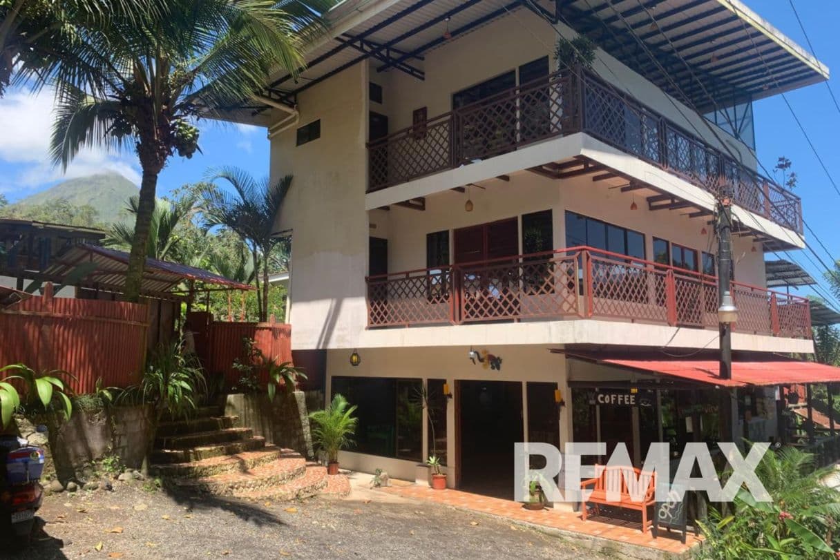 La Fortuna Boutique Hotel for Sale w Volcano Views