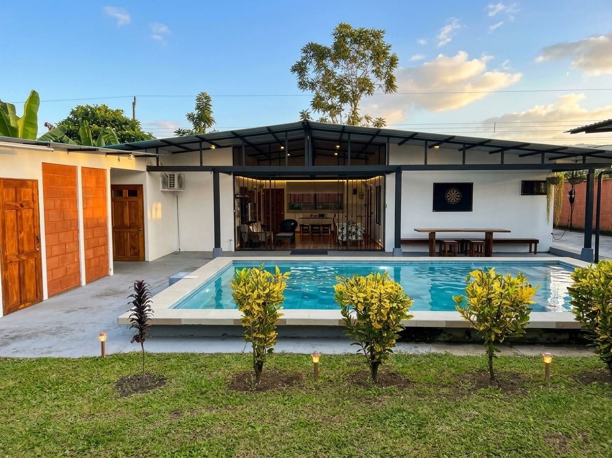 Group Vacation Rental w Private Pool, Just 10 Minutes from La Fortuna