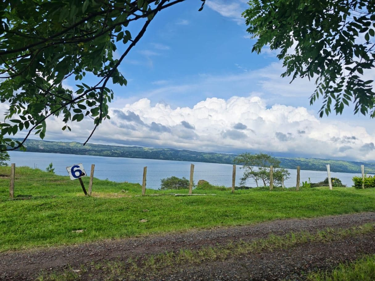 Arenal’s Majestic Horizon: Lake & Volcano View Lot in Tronadora, photo 7
