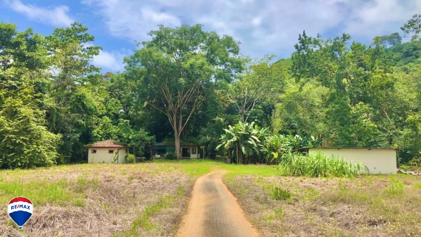 1,8 acre Development Property in Playa Hermosa