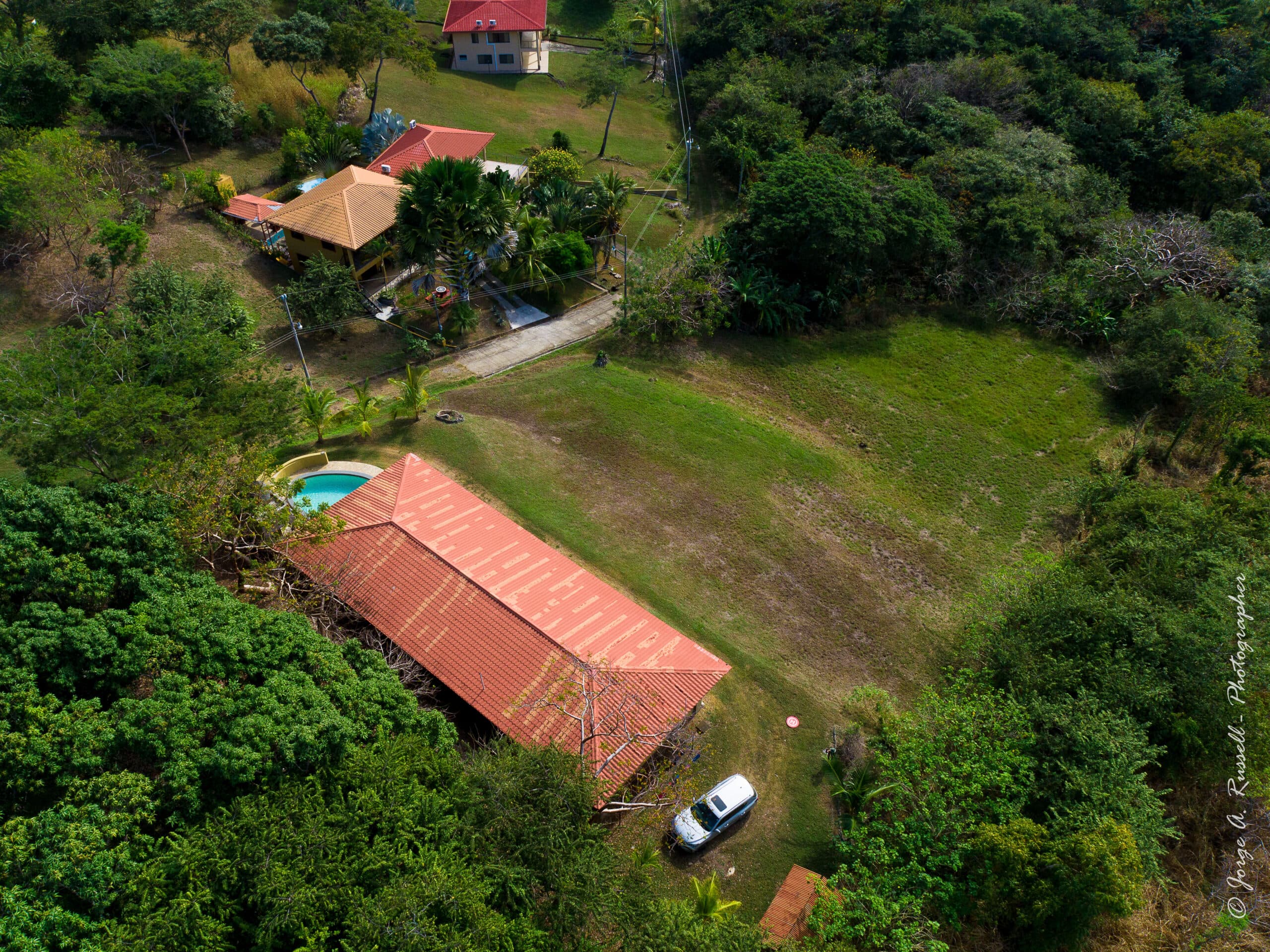 House With Pool On 0.75 Acre Close To The Beach, photo 2