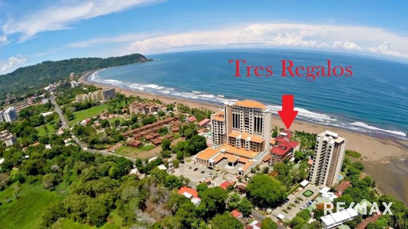 Tres Regalos 2-bedroom Oceanfront Condo, photo 4