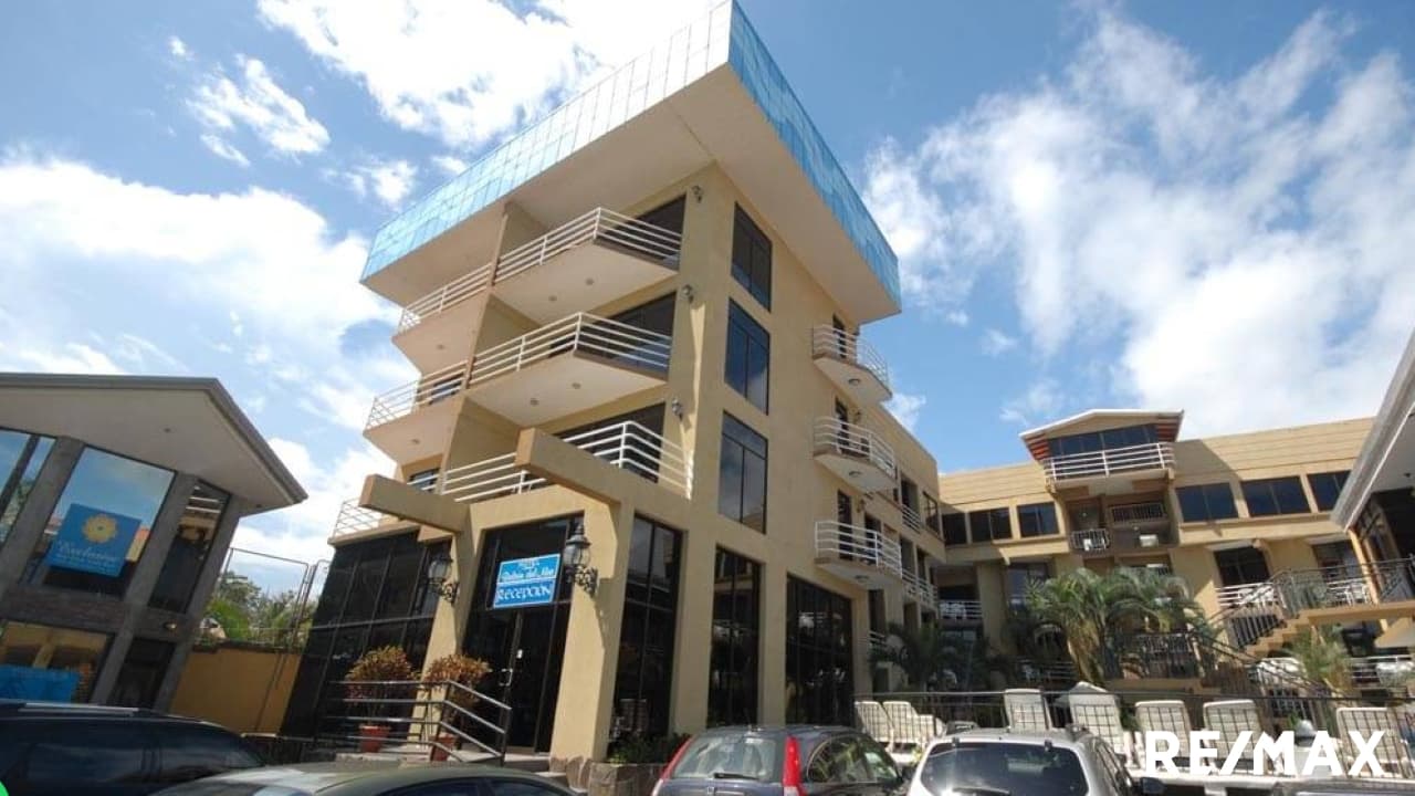 Prime Beachfront Hotel Investment, photo 2