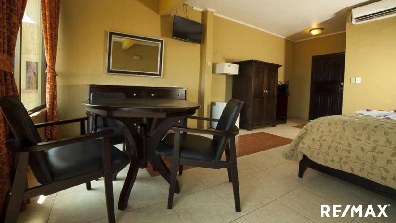 Prime Beachfront Hotel Investment, photo 6