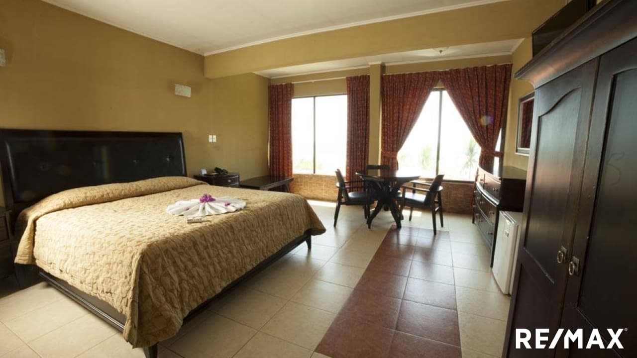 Prime Beachfront Hotel Investment, photo 12