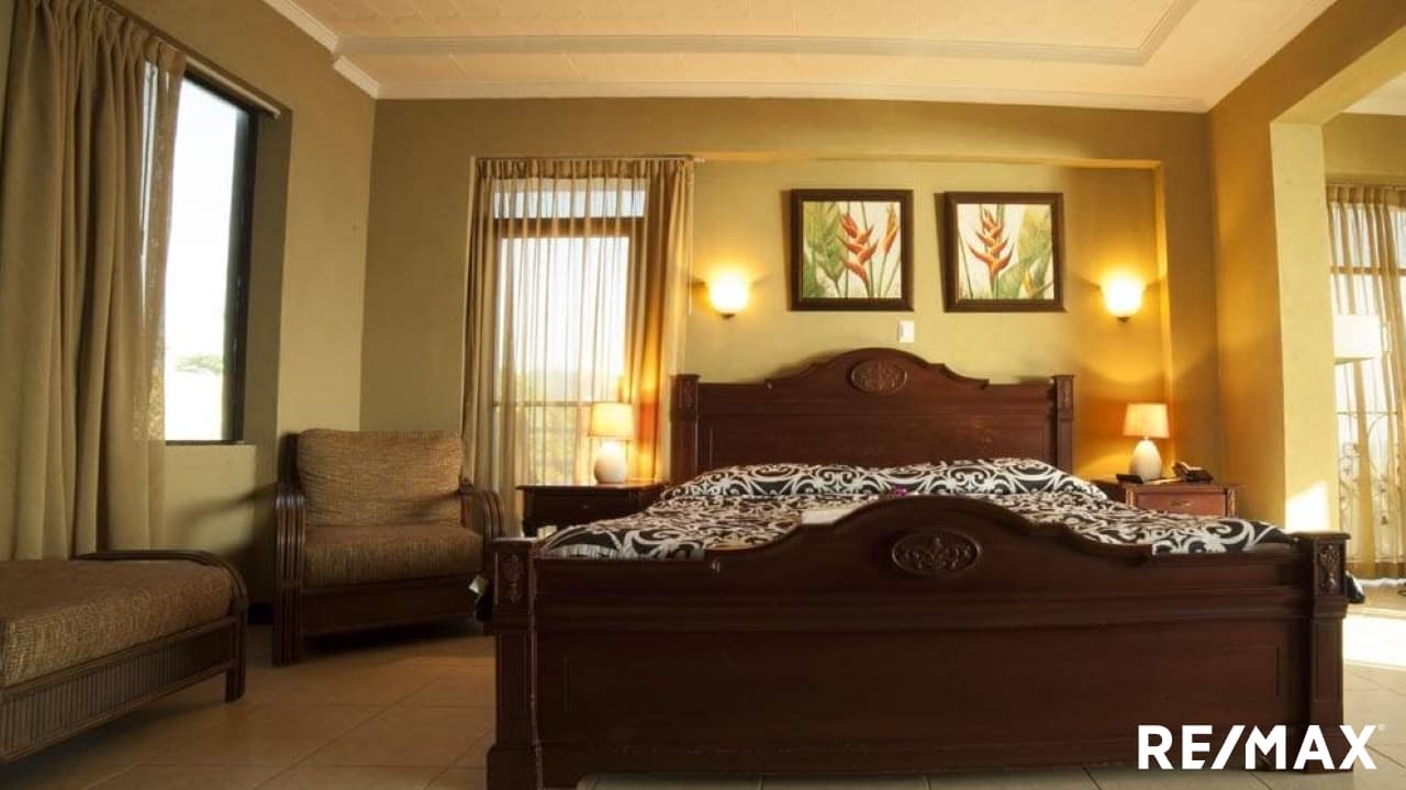 Prime Beachfront Hotel Investment, photo 21