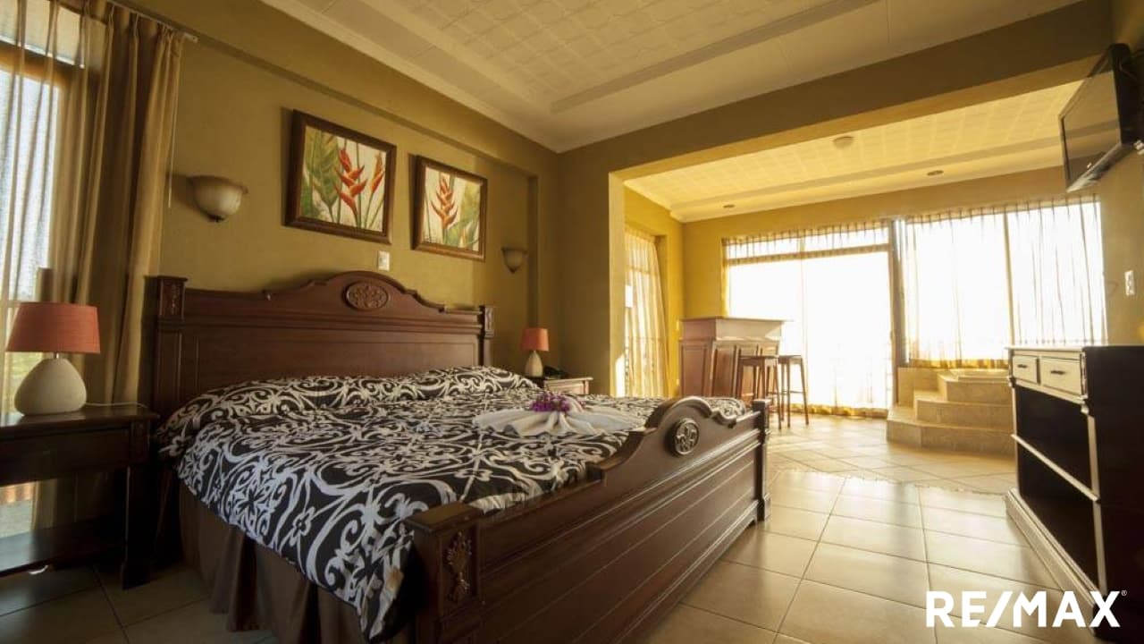 Prime Beachfront Hotel Investment, photo 22