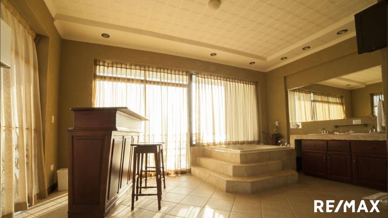 Prime Beachfront Hotel Investment, photo 23