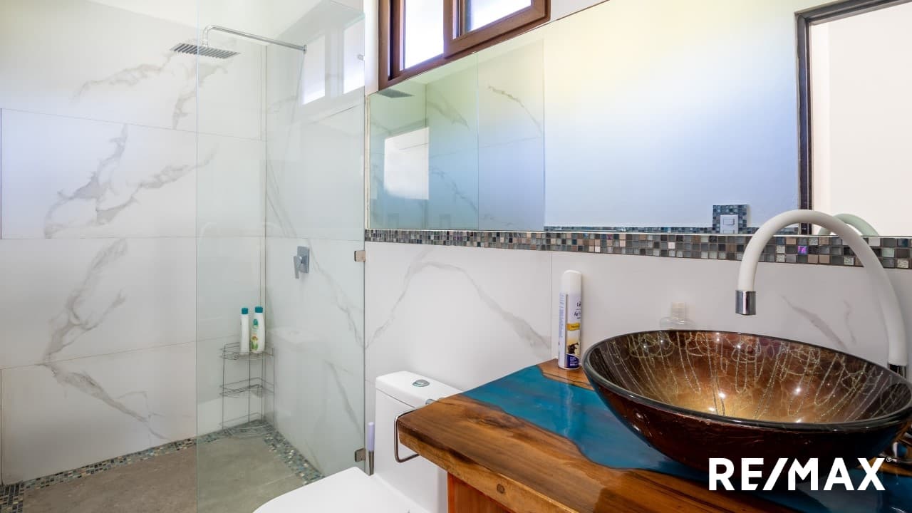 TIVIVES Exceptional Beachfront four berdoom house plus TWO guest houses, photo 9