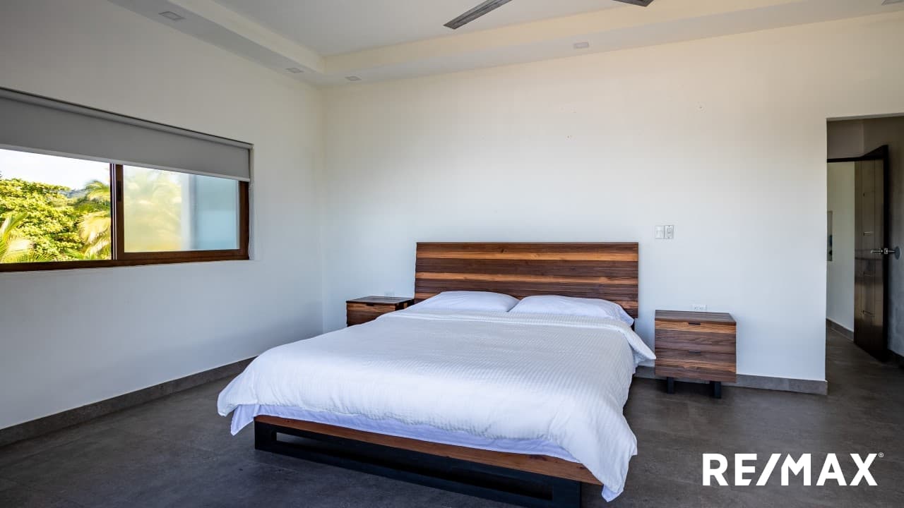 TIVIVES Exceptional Beachfront four berdoom house plus TWO guest houses, photo 14
