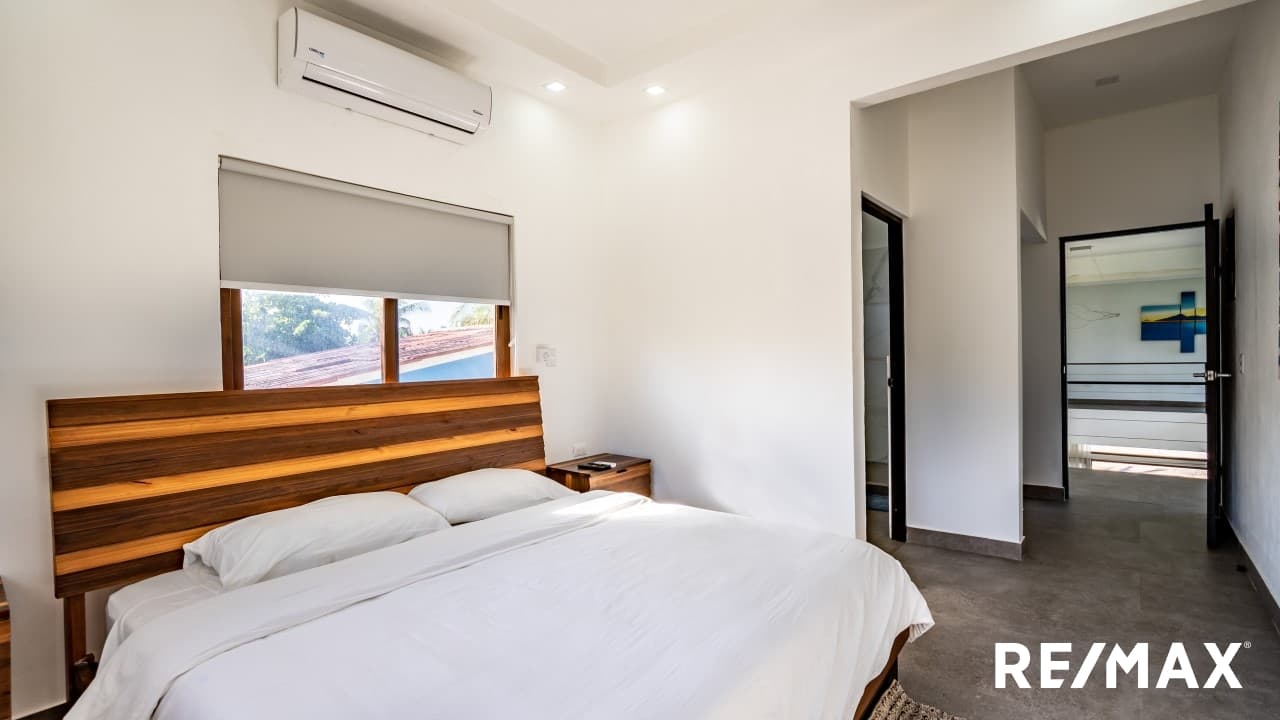 TIVIVES Exceptional Beachfront four berdoom house plus TWO guest houses, photo 15