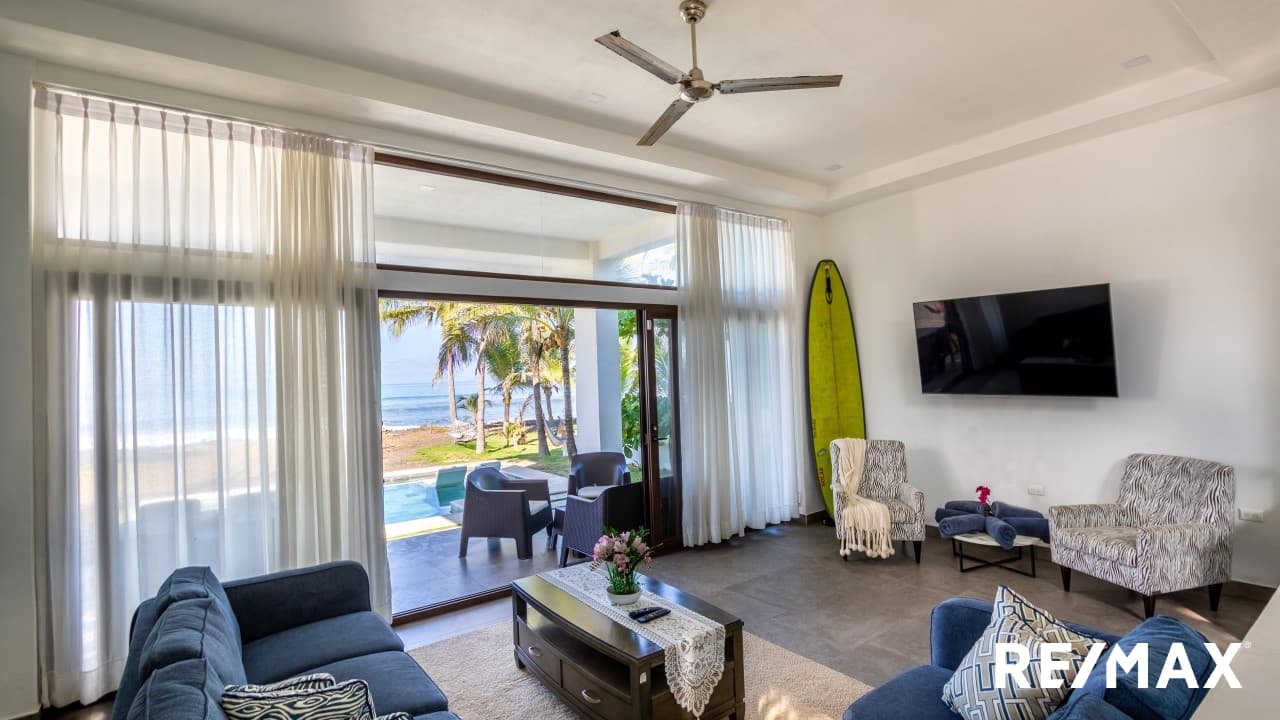 TIVIVES Exceptional Beachfront four berdoom house plus TWO guest houses, photo 22