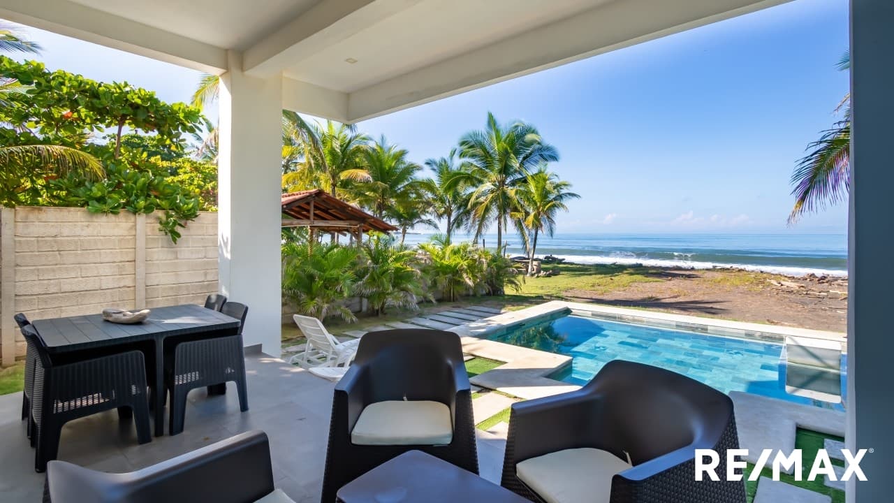 TIVIVES Exceptional Beachfront four berdoom house plus TWO guest houses, photo 23