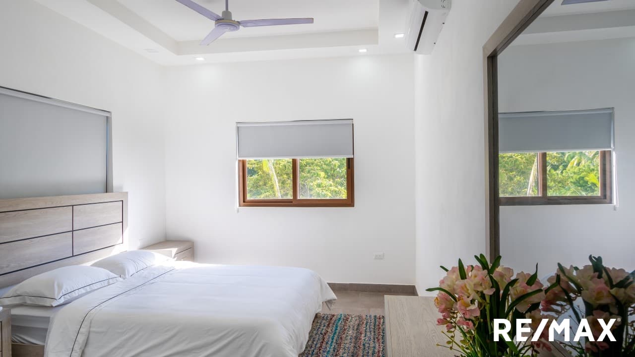 TIVIVES Exceptional Beachfront four berdoom house plus TWO guest houses, photo 3