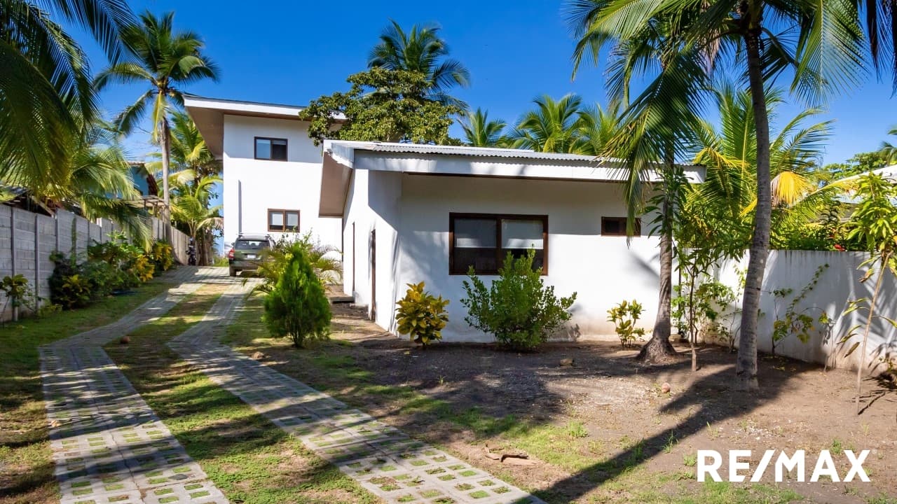 TIVIVES Exceptional Beachfront four berdoom house plus TWO guest houses, photo 28