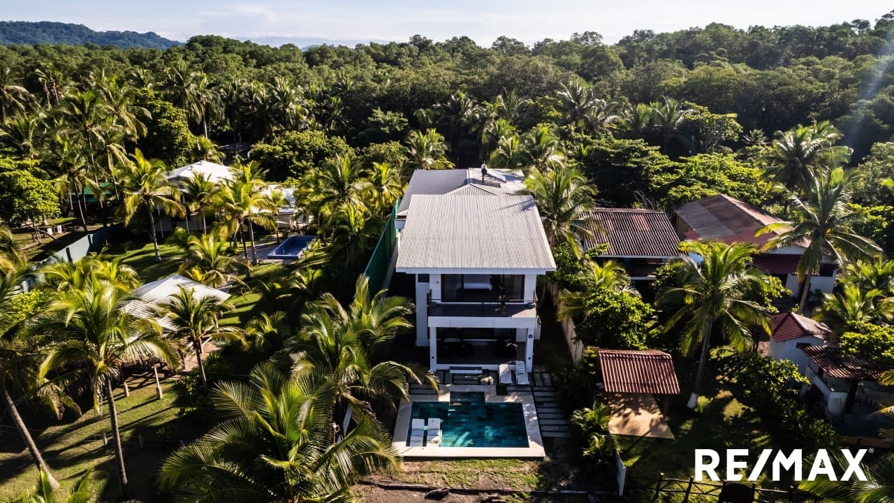 TIVIVES Exceptional Beachfront four berdoom house plus TWO guest houses, photo 25