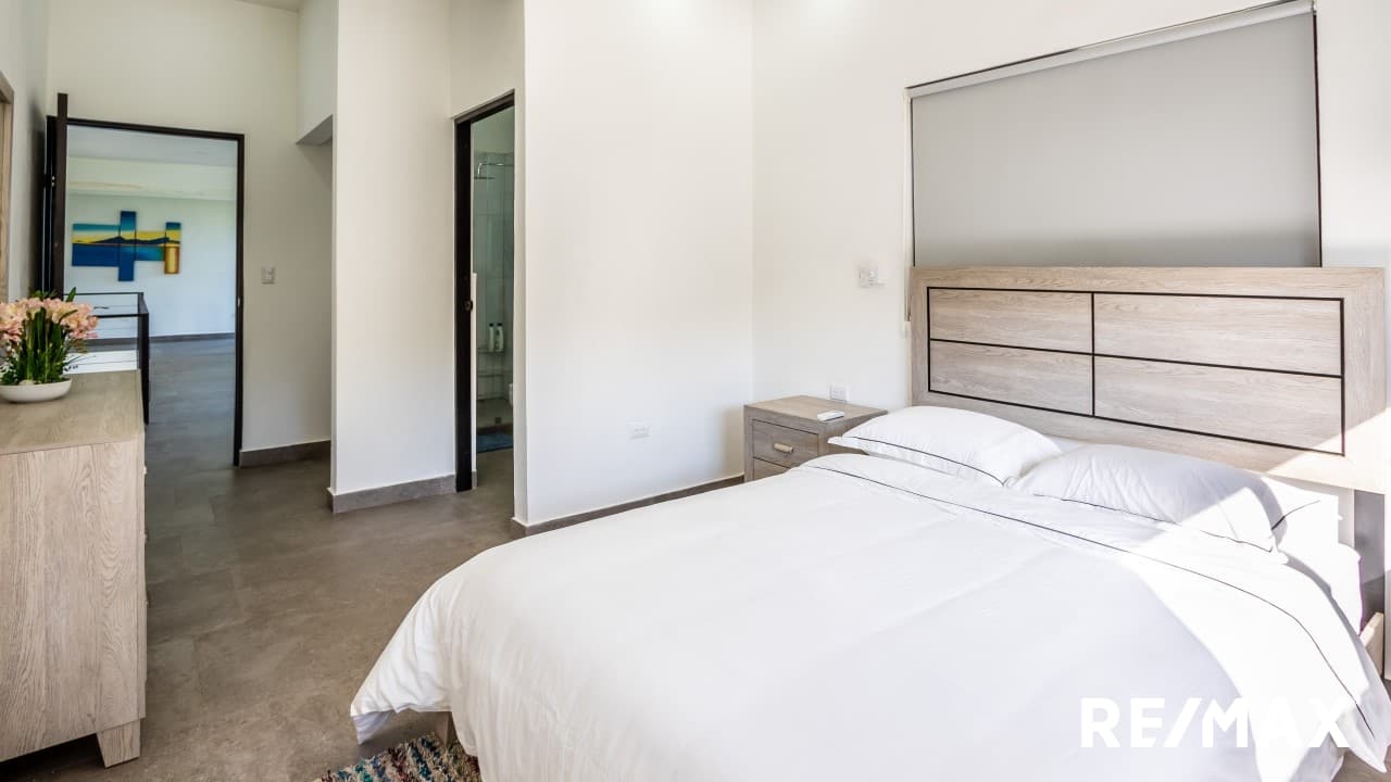 TIVIVES Exceptional Beachfront four berdoom house plus TWO guest houses, photo 5
