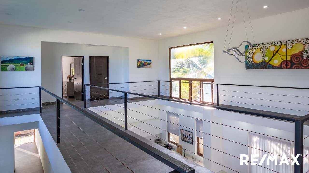TIVIVES Exceptional Beachfront four berdoom house plus TWO guest houses, photo 8