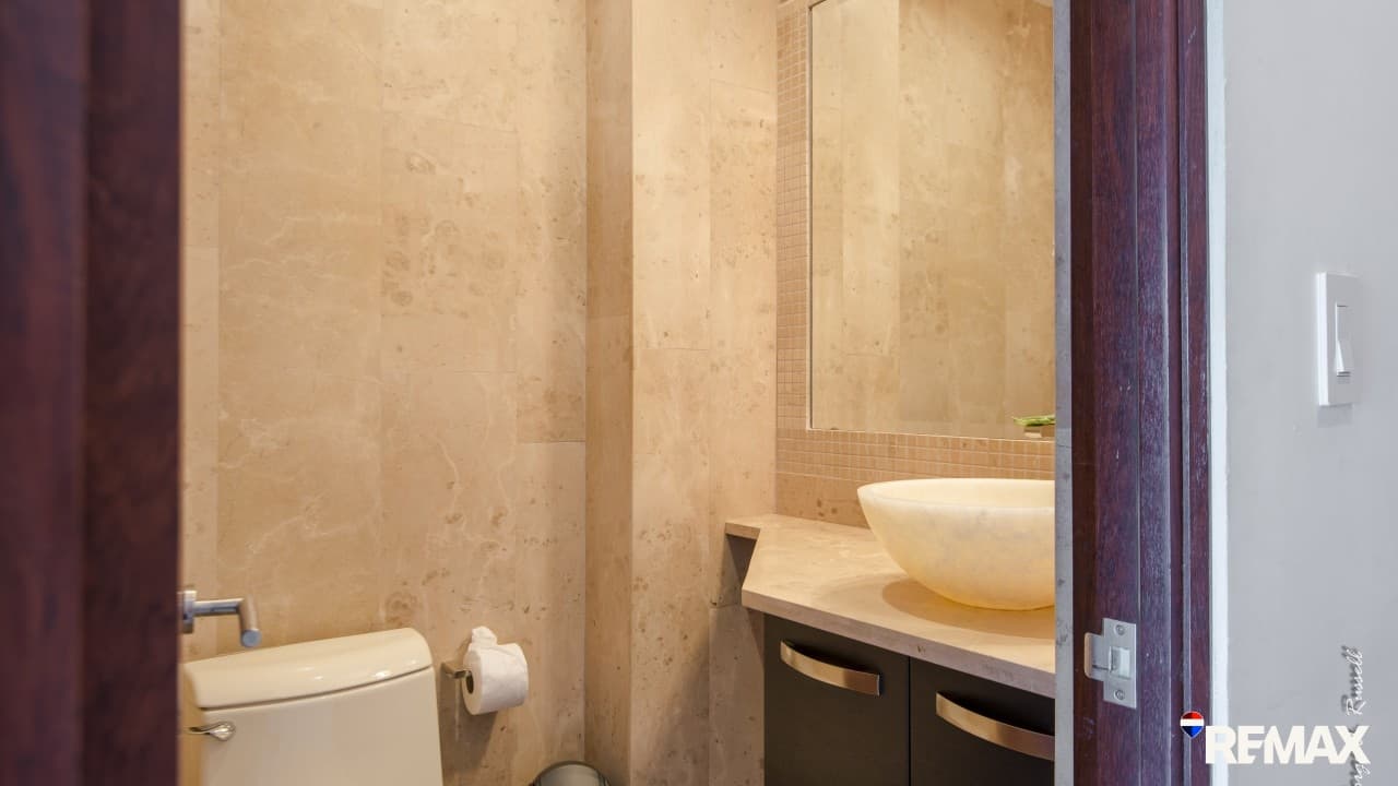 Turnkey 2-Bedroom Condo with Lock-Off, photo 9