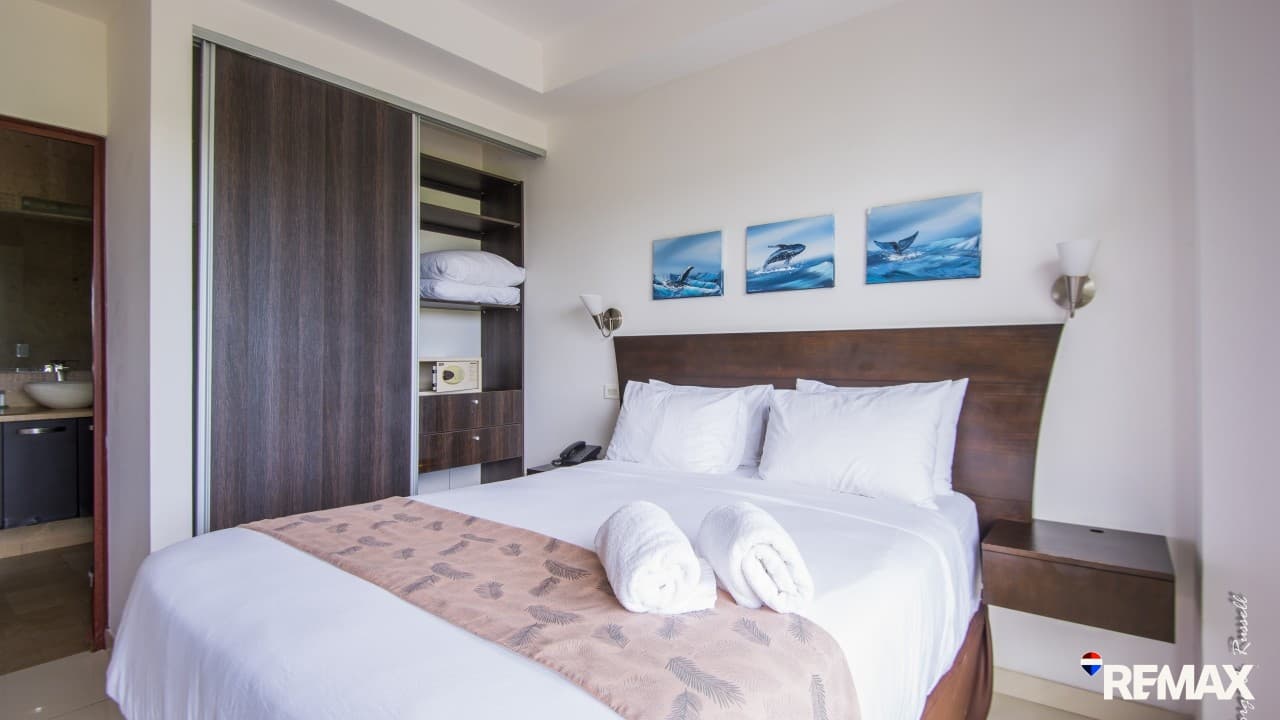 Turnkey 2-Bedroom Condo with Lock-Off, photo 17